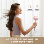 Görseli Galeri görüntüleyiciye yükleyin, Dreame Hair Gleam 65 m/s güçlü hava akışı ve 55 m³/h hava hacmiyle hızlı kurutma deneyimi.
