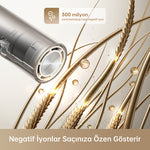 Görseli Galeri görüntüleyiciye yükleyin, 300 milyon negatif iyon teknolojisiyle Dreame Pocket, saçları pürüzsüz ve parlak tutmaya yardımcı olur.
